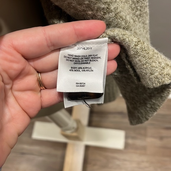 Columbia River Resort Wool Cardigan - Picture 3 of 6